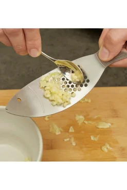 Kikkerland Gadget Fish Garlic Press